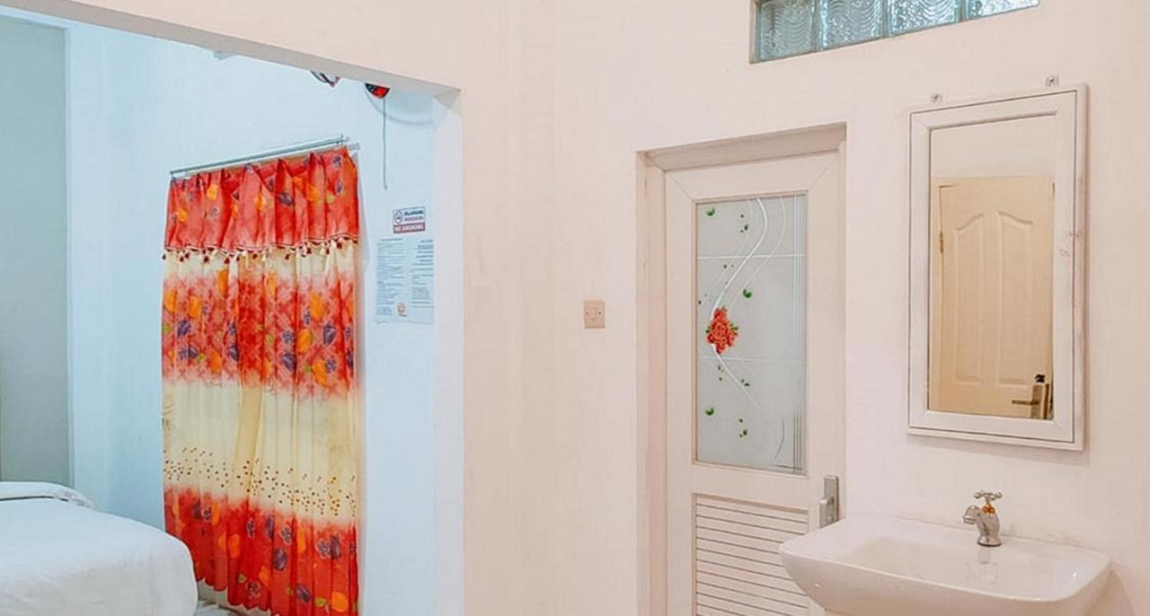 Reddoorz @ Tongas Probolinggo Hotel Екстериор снимка
