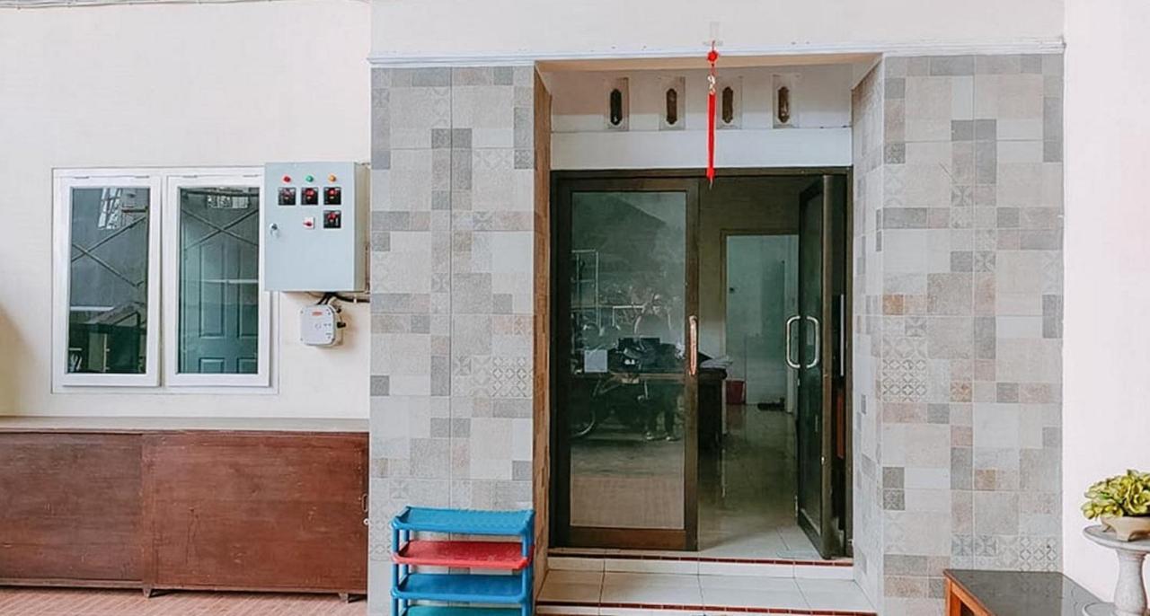 Reddoorz @ Tongas Probolinggo Hotel Екстериор снимка
