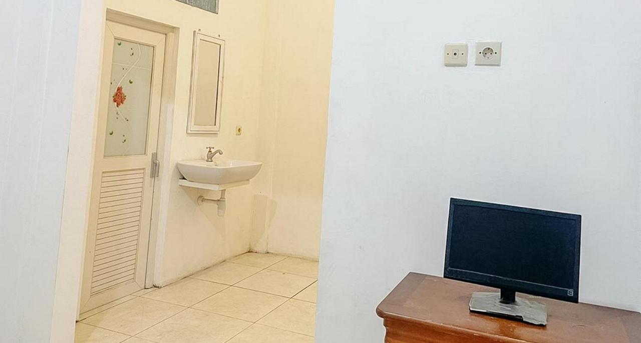 Reddoorz @ Tongas Probolinggo Hotel Екстериор снимка